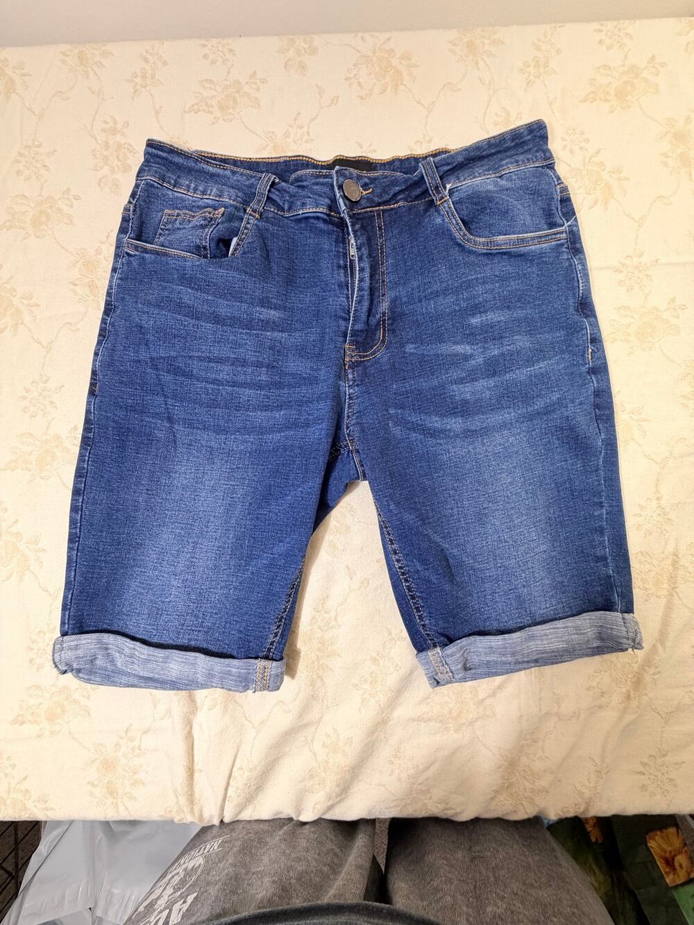 GINGTTO Women's Denim Bermuda Shorts Size 32 Blue Stretch Cuffed Jean Shorts